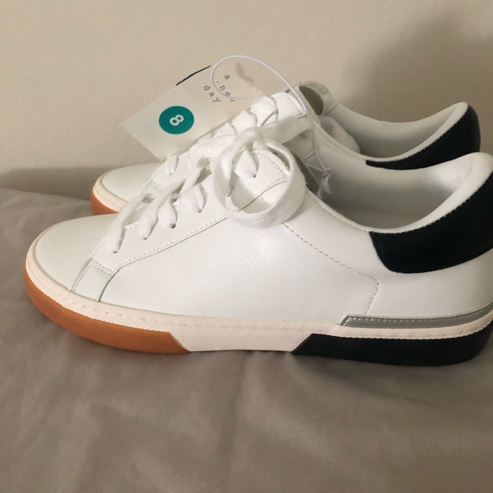 Women’s casual sneakers